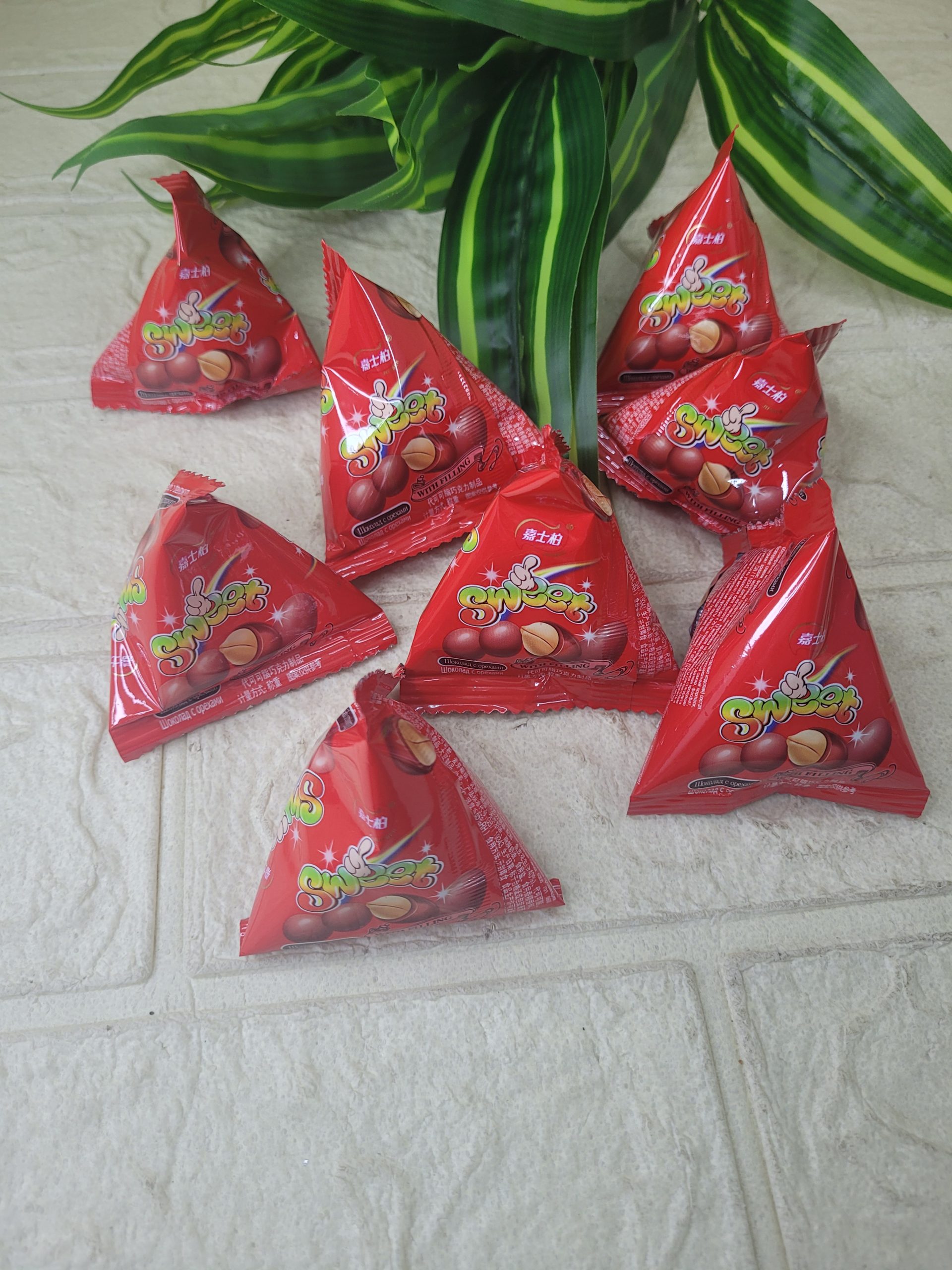 Конфеты Sweet шоколад с орехом 0,5 кг (треуг)
