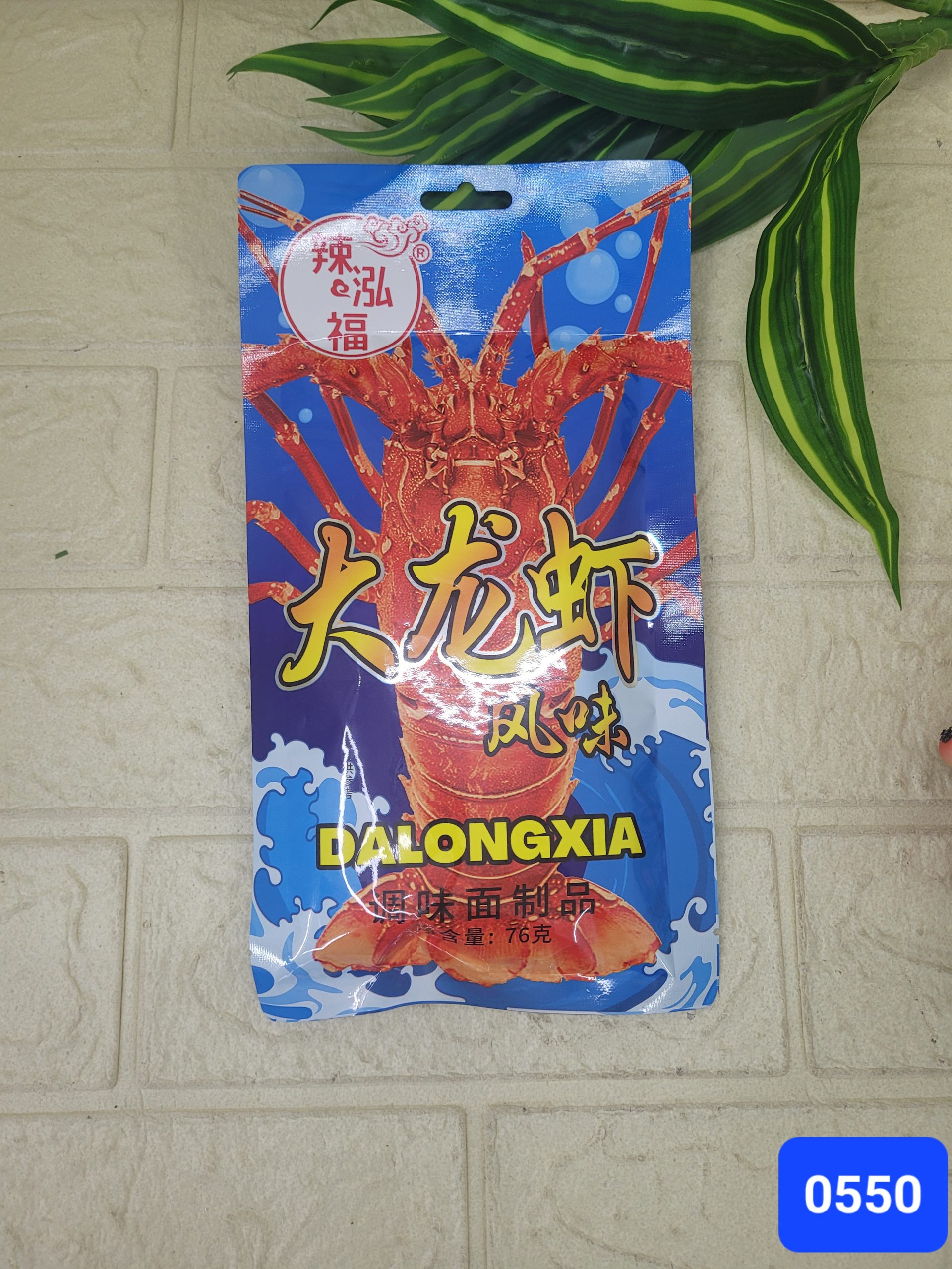 Снек из соевого мяса Dalongxia со вкусом лобстера 76 г. 0550